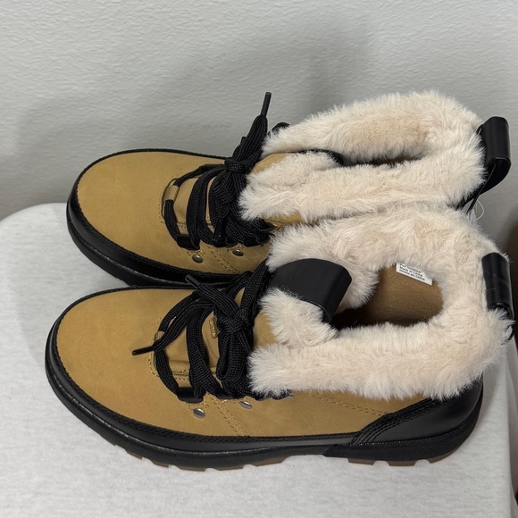 NWT Time & Tru Faux Fur Tan Black Lace Up Temperature Rated Snow Boots Size 6 - Picture 7 of 12